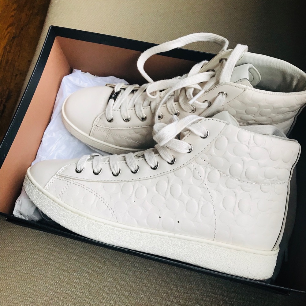 COACH SIGNATURE HIGH TOP SNEAKERS